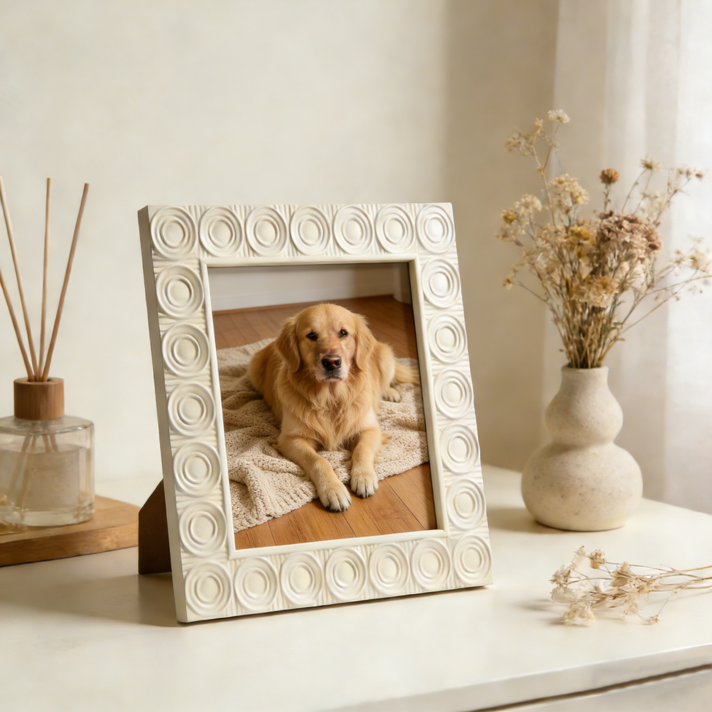 Retro Concentric Circle Relief White Photo Frame